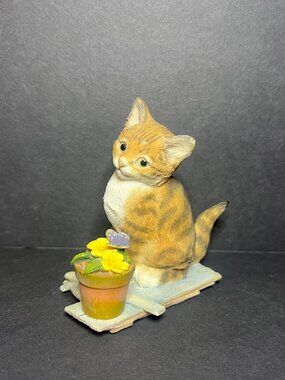 Country Artists #02228 Kitten Cat Figurine Sitting w Butterfly & Flower Pot 3.5"